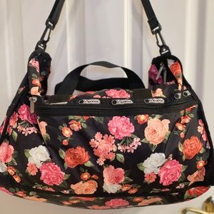LE SPORTSAC XL WEEKENDER DUFFEL BAG BLACK, PINK FLORAL BEAUTIFUL BRIGHT DESIGN